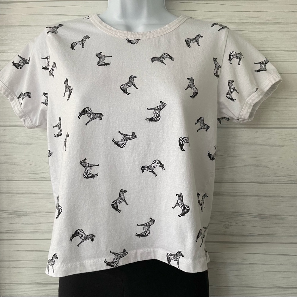 Love Peace & Lazy Days tee shirt.